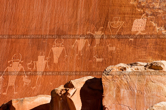 Наскальные рисунки индейцев в национальном парке Капитол Риф (Capitol Reef National Park) (2010 год). Стоковое фото, фотограф Ирина Кожемякина / Фотобанк Лори