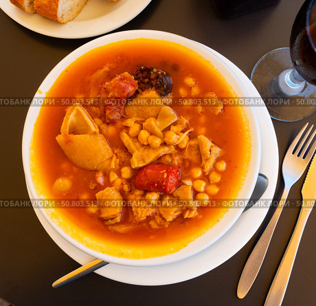 National Spanish dish tripe Callos la Gallega — thick broth with chickpeas. Стоковое фото, фотограф Яков Филимонов / Фотобанк Лори