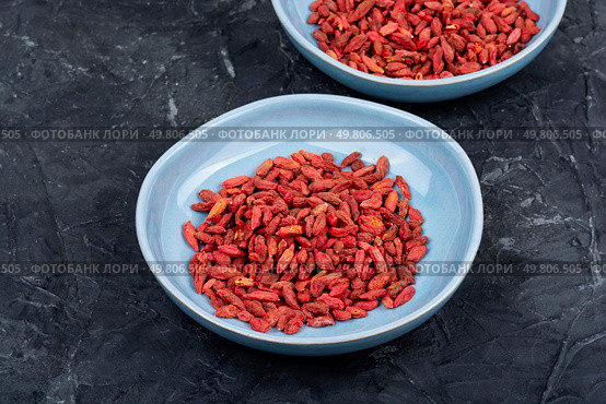 Natural goji berry snack. Goji berries in plate. Vegetarian and vegan food.. Wolfberry or Goji berry. Стоковое фото, агентство Ingram Publishing / Фотобанк Лори