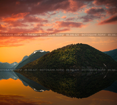 natural landscape at geirangerfjord . Norway mountain. Стоковое фото, агентство Ingram Publishing / Фотобанк Лори