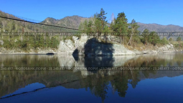 Навесной мост к острову Патмос на Катуни в Чемале / Hinged bridge to the monastery on Patmos island on river Katun in Chemal, Altai, Russia (2016 год). Стоковое видео, видеограф Сергей Пристяжнюк (Serg Zastavkin) / Фотобанк Лори