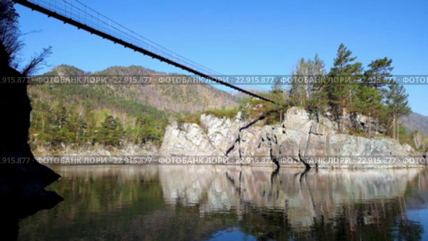 Навесной мост к острову Патмос на реке Катунь в Чемале, Алтай / Hinged bridge to the monastery on Patmos island on river Katun in Chemal, Altai, Russia. Стоковое видео, видеограф Сергей Пристяжнюк (Serg Zastavkin) / Фотобанк Лори