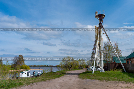 Навигационный знак на улице Новый Канал. Новоладожский канал. Город Новая Ладога Волховского района Ленинградской области. Редакционное фото, фотограф Румянцева Наталия / Фотобанк Лори