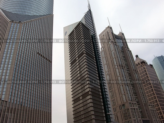 Небоскребы в Шанхае в районе Пудун (2008 год). Стоковое фото, фотограф Дмитрий Фиронов / Фотобанк Лори