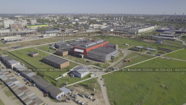 Недостроенное здание "Росплазма" в городе Кирове. Съемка с дрона (2024 год). Стоковое видео, видеограф Владислав Самошкин / Фотобанк Лори