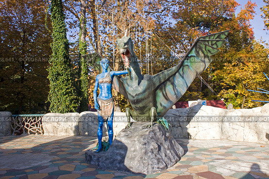 Нейтири и икран Сезе. Восковая фигура в сочинском парке Ривьера. (2011 год). Редакционное фото, фотограф Вячеслав Беляев / Фотобанк Лори
