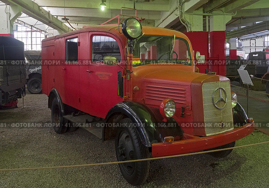Немецкий пожарный автомобиль Mercedes-Benz L1500S, 1943 год. Музей военной техники "Моторы войны", Москва. (2023 год). Редакционное фото, фотограф Сергей Рыбин / Фотобанк Лори