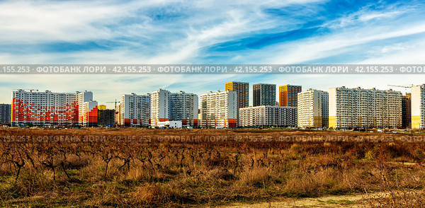 New building in the southern district of Novorossiysk (2022 год). Стоковое фото, фотограф Владимир Ушаров / Фотобанк Лори