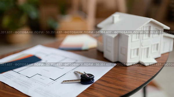 new home keys plan table. Стоковое фото, агентство Ingram Publishing / Фотобанк Лори