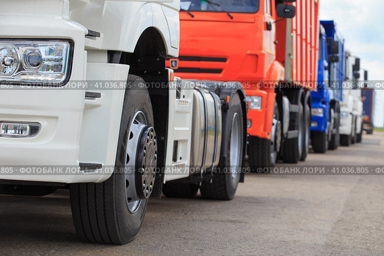 New trucks for sale. Стоковое фото, фотограф Юрий Бизгаймер / Фотобанк Лори