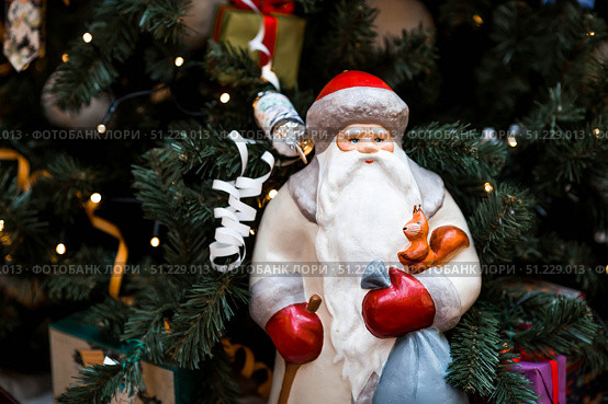New Year's decorations. Soviet Christmas tree. Old retro cotton toy. Father Christmas. The 1930s. Стоковое фото, фотограф Photojuli / Фотобанк Лори