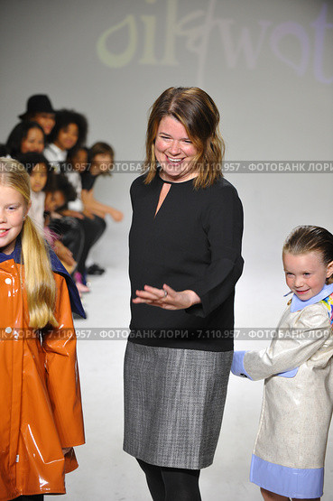 NEW YORK, NY - OCTOBER 18: Designer Amy Wismar walks the runway with models during the Oil & Water preview at petitePARADE / Kids Fashion Week at Bathhouse Studios on October 18, 2014 in New York City. Редакционное фото, фотограф Anton Oparin / Фотобанк Лори