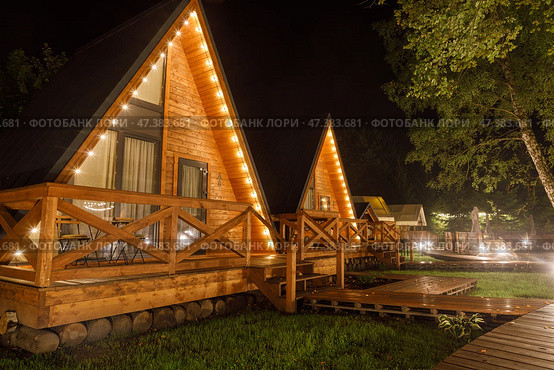 Night illumination in the Glamping Shalash (2023 год). Редакционное фото, фотограф Константин Тронин / Фотобанк Лори