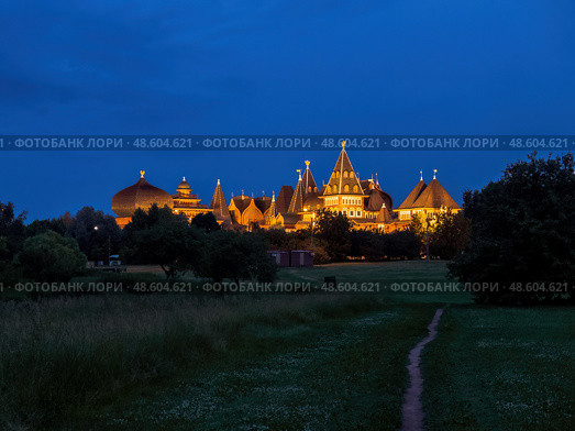 Night landscape with Palace of Tsar Alexei Mikhailovich in Kolomenskoye. Редакционное фото, фотограф Константин Григорьев / Фотобанк Лори