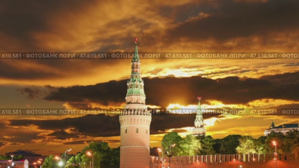 Night view of the Moscow Kremlin, Russia (most popular view). Against the background of the sunset. Стоковое видео, видеограф Владимир Журавлев / Фотобанк Лори