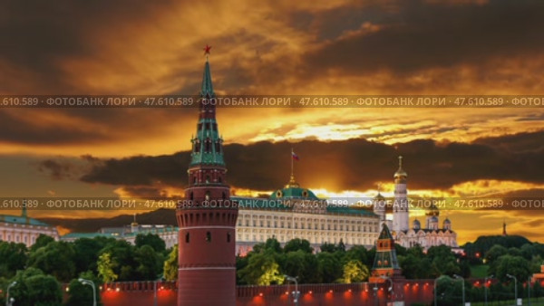 Night view of the Moscow Kremlin, Russia (most popular view). Against the background of the sunset. Стоковое видео, видеограф Владимир Журавлев / Фотобанк Лори