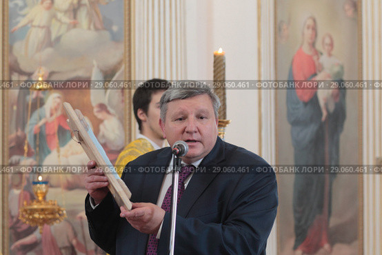 Николай Павлович Овсиенко в Свято-Духовском храме села Шкинь (2018 год). Редакционное фото, фотограф Дмитрий Неумоин / Фотобанк Лори