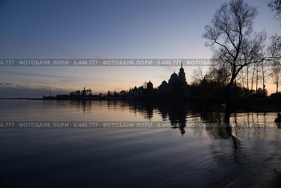Нило-Столобенская пустынь на закате (2009 год). Стоковое фото, фотограф Александр Антонников / Фотобанк Лори
