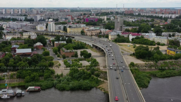 Нижний Новгород. Река Ока. Вид на метромост. Вид с воздуха. Nizhny Novgorod. Oka River. View of the Metro bridge. Aerial view. (2020 год). Стоковое видео, видеограф Евгений Романов / Фотобанк Лори