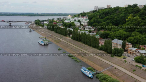 Нижний Новгород. Река Ока. Вид на метромост. Вид с воздуха. Nizhny Novgorod. Oka River. View of the Metro bridge. Aerial view. (2020 год). Стоковое видео, видеограф Евгений Романов / Фотобанк Лори