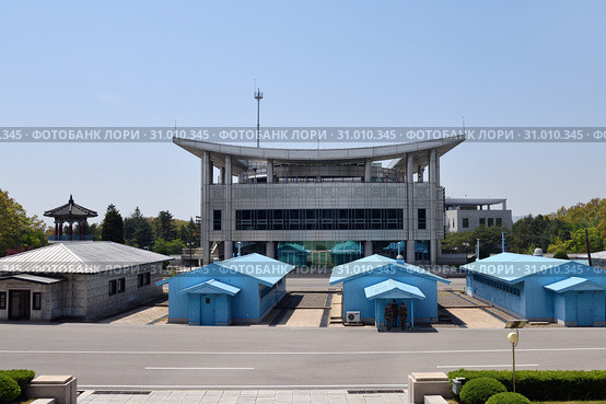 North Korean. The demarcation line between South and North Korea (2019 год). Редакционное фото, фотограф Знаменский Олег / Фотобанк Лори