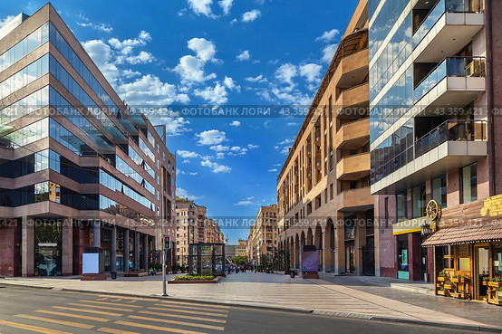 Northern Avenue, Yerevan, Armenia (2021 год). Стоковое фото, фотограф Boris Breytman / Фотобанк Лори