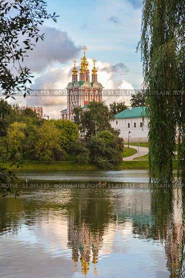 Новодевичий монастырь в Москве. Стоковое фото, фотограф Сергей Дрозд / Фотобанк Лори