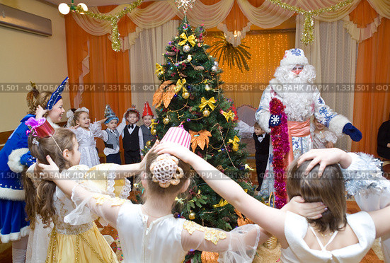 Новогодняя елка в детском саду (2009 год). Редакционное фото, фотограф Сергей Лаврентьев / Фотобанк Лори