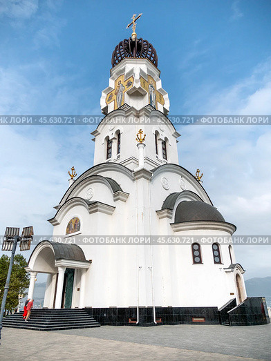 Novorossiysk, Russia 28 August 2024 Church of St. Peter and Fevronia of the Murom Wonderworkers on the embankment of Novorossiysk in the Black Sea coast. Стоковое фото, фотограф Фотограф / Фотобанк Лори