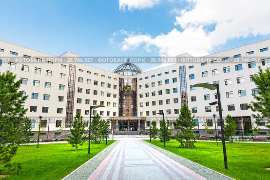 Новосибирский государственный университет (НГУ), новый корпус. Новосибирский Академгородок, Новосибирск, Западная Сибирь, Россия (2018 год). Редакционное фото, фотограф Евгений Мухортов / Фотобанк Лори