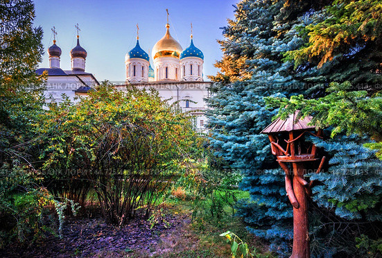 Новоспасский мужской монастырь,  Преображенский собор, церковь Покрова Богородицы, Москва (2024 год). Стоковое фото, фотограф Baturina Yuliya / Фотобанк Лори
