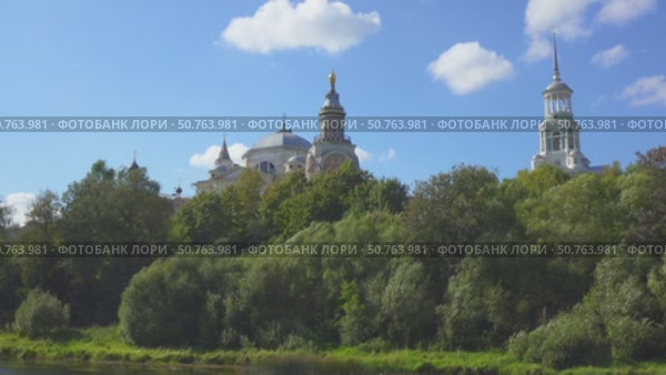 Новоторжский Борисоглебский монастырь — мужской монастырь Тверской епархии Русской православной церкви, расположенный в городе Торжке Тверской области. Стоковое видео, видеограф Куликов Константин / Фотобанк Лори