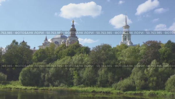 Новоторжский Борисоглебский монастырь — мужской монастырь Тверской епархии Русской православной церкви, расположенный в городе Торжке Тверской области. Стоковое видео, видеограф Куликов Константин / Фотобанк Лори