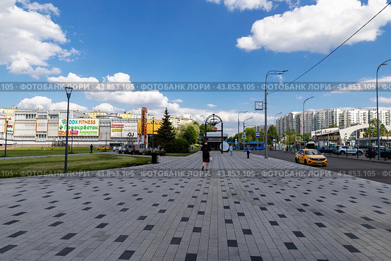 Новоясеневский проспект. Район Ясенево. Город Москва (2024 год). Редакционное фото, фотограф Андрей Иванов / Фотобанк Лори