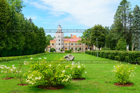 Новый Сигулдский дворец и парк. Латвия (2014 год). Редакционное фото, фотограф Марина Славина / Фотобанк Лори
