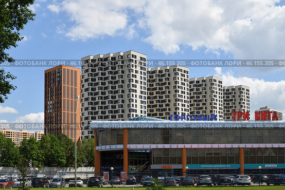 Odintsovo, Russia - 21 July. 2024. Tri Kita - a chain of large furniture stores. Редакционное фото, фотограф Володина Ольга / Фотобанк Лори