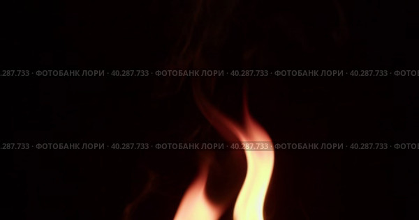 Огонь на чёрном фоне. Стоковое видео, видеограф Семён Прудий / Фотобанк Лори