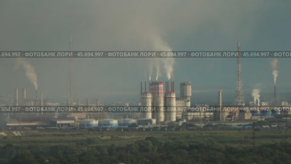 Oil and gas refinery plant. Стоковое видео, видеограф Михаил Коханчиков / Фотобанк Лори