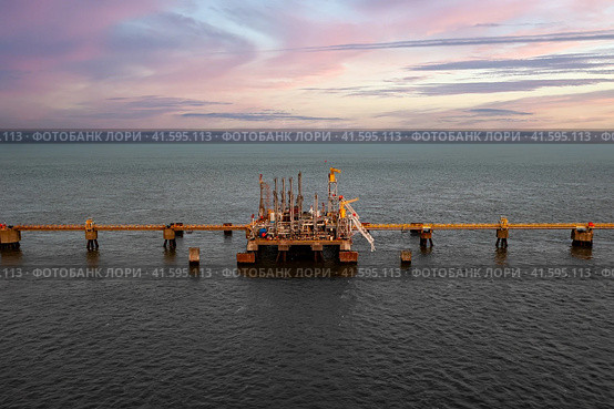 Oil refinery terminal. Стоковое фото, фотограф Артем Лукин / Фотобанк Лори