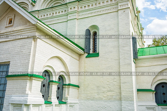 Окна-бойницы у Собора Архангела Михаила (Нижегородский кремль) Стоковое фото, фотограф Илья Старков / Фотобанк Лори