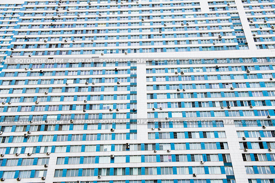 Окна многоэтажного дома. Микрорайон Северное Чертаново. Москва. Россия. Редакционное фото, фотограф E. O. / Фотобанк Лори