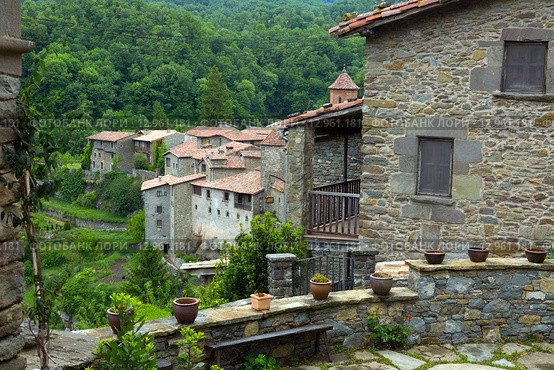 Old picturesque houses in european village. Rupit i Pruit. Стоковое фото, фотограф Яков Филимонов / Фотобанк Лори