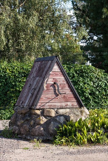 Old wooden draw-well in Mosar, Belarus (2018 год). Стоковое фото, фотограф Papoyan Irina / Фотобанк Лори