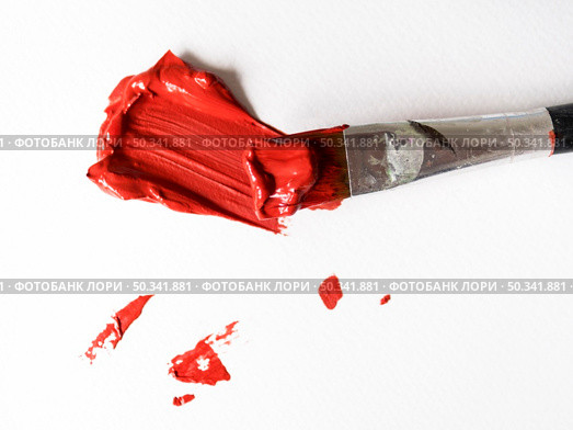 OLYMPUS DIGITAL CAMERA. brush with red paint canvas. Стоковое фото, агентство Ingram Publishing / Фотобанк Лори