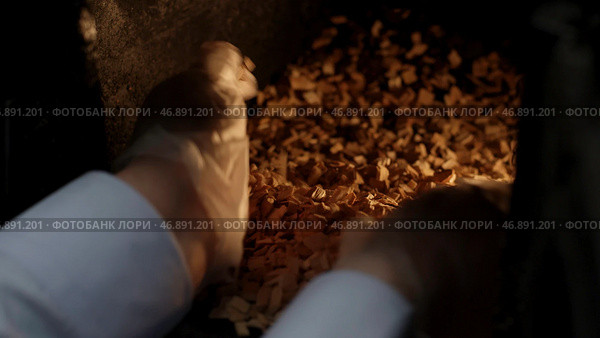Open firebox with a hardwood log laid inside a furnace. Стоковое фото, фотограф David Kashakhi / Фотобанк Лори