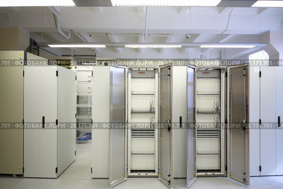 Opened storages for storing data in mobile cellular communication center. Стоковое фото, фотограф Losevsky Pavel / Фотобанк Лори