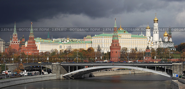 Осенние тучи над Кремлём. Стоковое фото, фотограф Юрий Кирсанов / Фотобанк Лори
