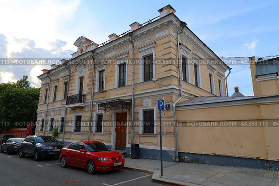 Особняк в Москве расположенный по адресу Большой Кисельный переулок, 5 строение 1. Городская усадьба И.А. Пупырникова - Я.В. Сукачёва (2024 год). Редакционное фото, фотограф Константин Григорьев / Фотобанк Лори