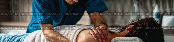 Остеопат проводит сеанс остеопатии. An osteopath conducts an osteopathy session. Стоковое AI-изображение, AI-художник Смирнова Светлана / Фотобанк Лори