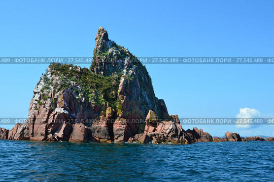 Острова Верховского в Японском море в солнечный день, Приморский край (2017 год). Стоковое фото, фотограф Овчинникова Ирина / Фотобанк Лори